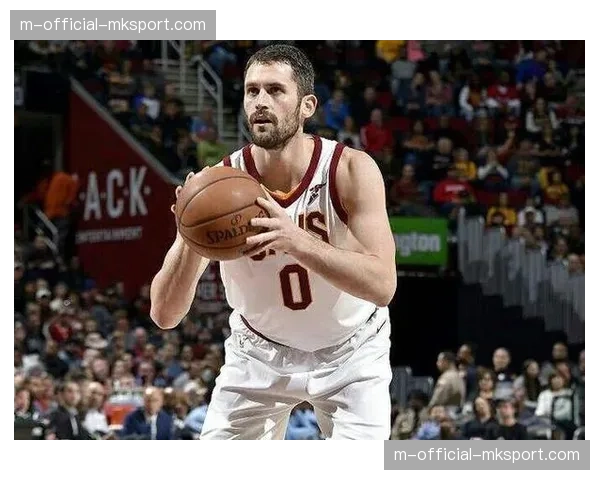 专栏分析：现代篮球中锋角色从护框者到进攻轴心的彻底演变