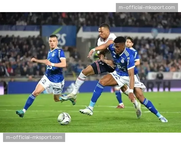 兰斯法国杯客场惜败斯特拉斯堡，射门次数明显少于对手